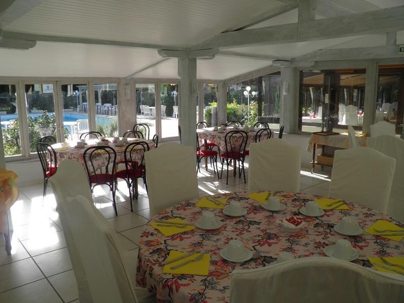 Le Relais De Montignac Hotel Bagian luar foto